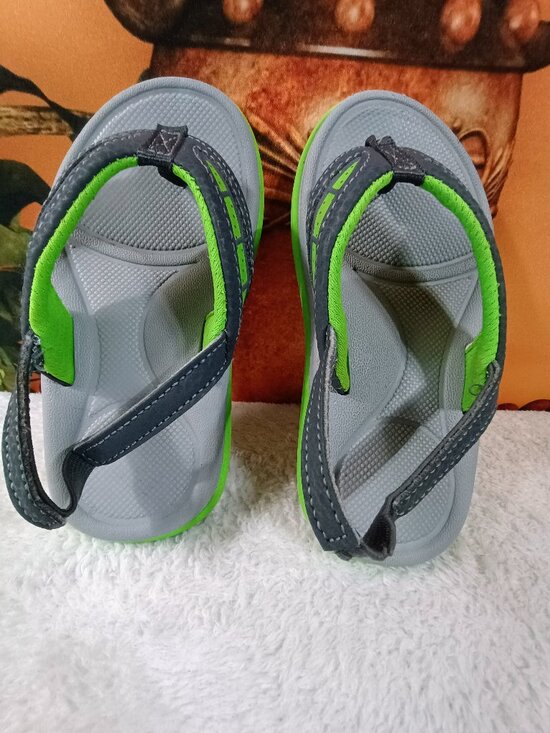 wonder nation Other - EUC Kids Wonder Nation Sz 7-8 Toddler Grey & Green Sport Flip Flop Sandals Strap